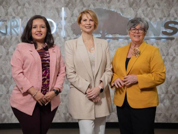 Laura Guevara, presidenta de la JD de INS Servicios; Mónica Araya, presidenta de la JD del INS y del Consejo Directivo de Bomberos; Laura Mora, presidente la JD de la Red de Servicios de Salud del INS.