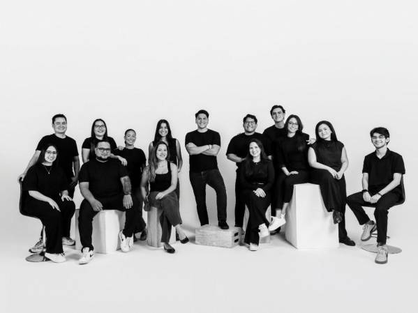 Más allá de desarrollar tecnología, Glued acompaña a sus clientes en la definición de estrategias que buscan mejorar la experiencia de los usuarios y generar resultados medibles para el negocio.