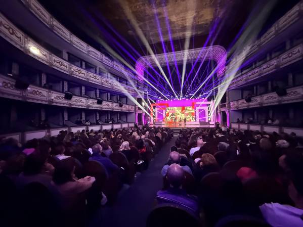 <i>Se exhibirán películas con gran impacto en Panamá durante 2025 como es 'Papeles', de Arturo Montenegro, sobre el escándalo mundial de los 'Papeles de Panamá'. Foto de cortesía</i>