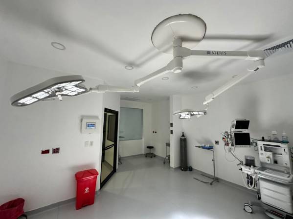 <i>El proyecto incorporó una nueva mesa quirúrgica, una lámpara cialítica LED, una máquina de anestesia y equipos de monitoreo. Foto de cortesía</i>
