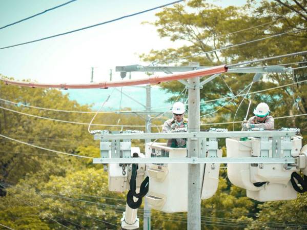 AES El Salvador construyó la primera red eléctrica 100 % inteligente de Centroamérica y es líder en la generación solar.