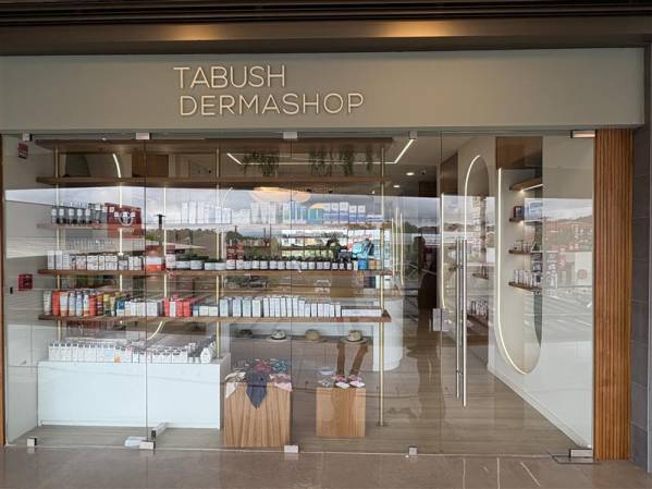Una de las innovaciones clave que ofrecen los nuevos Dermashop es el análisis facial gratuito con la avanzada tecnología de una cámara profesional. Foto de cortesía