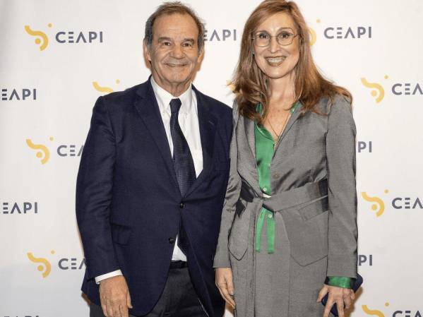 (De izq. A dcha.) El Secretario General Iberoamericano, Andrés Allamand, y la presidenta de CEAPI, Núria Vilanova.