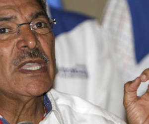 Norman Quijano, mayor of San Salvador, announces his victory in municipal elections during a press conference in San Salvador, El Salvador, Monday March 12, 2012. Quijano, a member of the Nationalist Republican Alliance political party (ARENA), was re-elected for a period of three years. (AP Photo/Luis Romero)