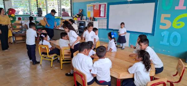 <i>La donación forma parte de las acciones de cooperación entre Honduras y Estados Unidos orientadas a respaldar las condiciones materiales de los centros escolares. Foto de cortesía</i>
