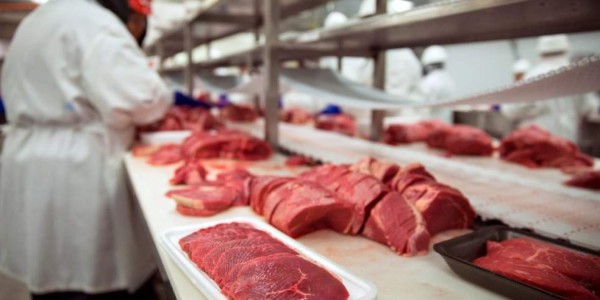 Panamá suspende exportación de carne de res a China