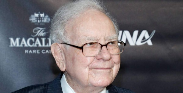 Buffett lamenta la falta de buenas inversiones, pero Berkshire registra beneficios récord