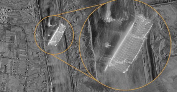 Precios del petróleo suben más de 4% por fracaso en intento para desbloquear Canal de Suez