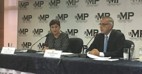 OPINIÓN: Jimmy Morales y el Comisionado 'non grato” (la comedia de un presidente acorralado, en tres actos)