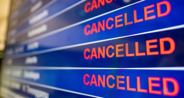 <i>Ante la fragilidad de la situación internacional, se recomienda a los viajeros verificar el estado de cada vuelo con la aerolínea directamente antes de salir hacia el aeropuerto. (Foto: EFE)</i>