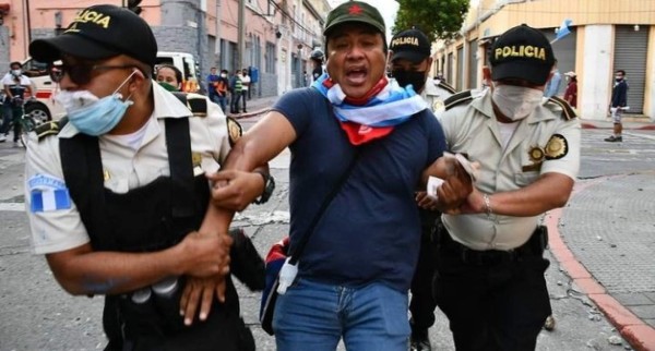 Miles vuelven a manifestarse contra corrupción en Guatemala