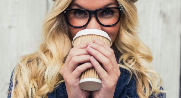 Los millennials gastan más en comprar café que en invertir en su retiro