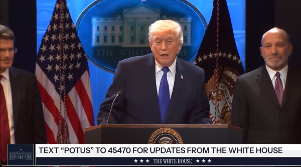 <i>Los nuevos aranceles se sumarán a los gravámenes existentes que siguen vigentes tras la decisión del Tribunal Supremo, dijo el presidente Donald Trump. Foto de cortesía</i>