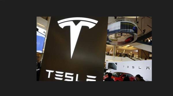 Tesla enfrenta más preguntas sobre la seguridad del piloto automático