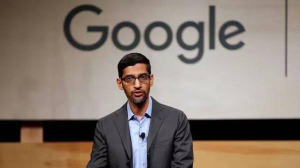 <i>El director ejecutivo de Alphabet, Sundar Pichai, afirmó que ninguna empresa saldrá indemne si el auge de la inteligencia artificial colapsa. Foto de iStock</i>
