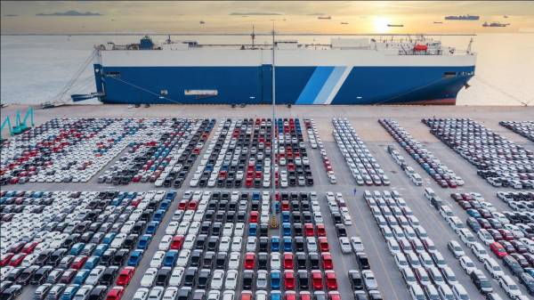 <i>En el séptimo mes del año, el superávit comercial chino se situó en unos 767.070 millones de yuanes (US$113.656 millones) Foto de EFE</i>