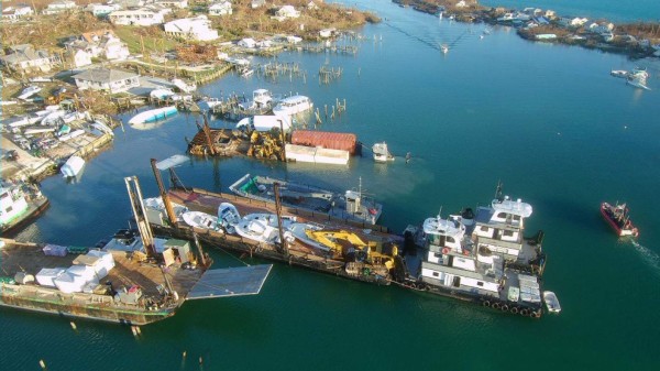 La tragedia sigue en Bahamas: miles tratan de escapar de los escombros