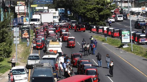 <i>El tránsito en Guatemala enfrenta una nueva jornada de complicaciones debido a bloqueos registrados en distintos puntos. Foto de cortesía</i>