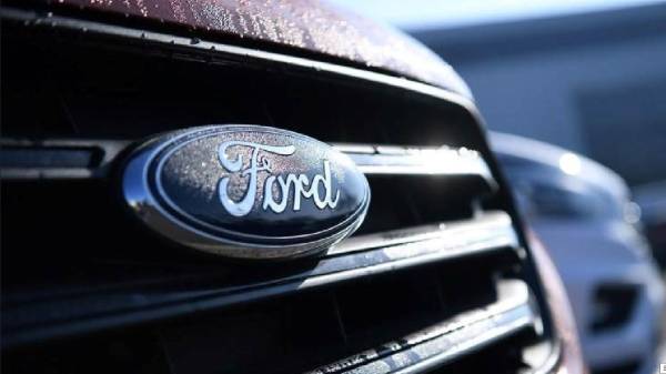 <i>Ford anunció que reemplazará el F-150 Lightning totalmente eléctrico por un nuevo modelo eléctrico de autonomía extendida que utiliza un motor de gasolina para recargar la batería. Foto de iStock</i>