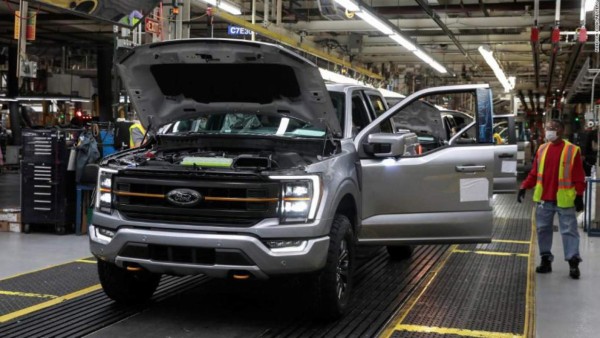 Ford frena su producción en Norteamérica por la escasez de chips
