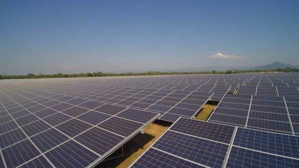 El Salvador: Francesa Neoen activa central fotovoltaica de 101 MW