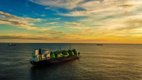 <i>La descarga número 40 representa la consolidación de El Salvador como mercado importador de GNL y el fortalecimiento de su seguridad energética. Foto de cortesía</i>