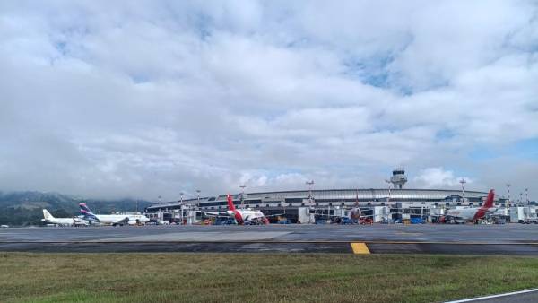 <i>Al menos siete aeropuertos colombianos sufrieron daños por el terremoto de magnitud 7,4. Foto de cortesía</i>