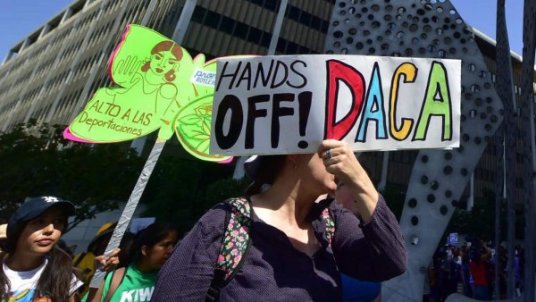 Trump impulsa muro a cambio de acuerdo para 'dreamers'