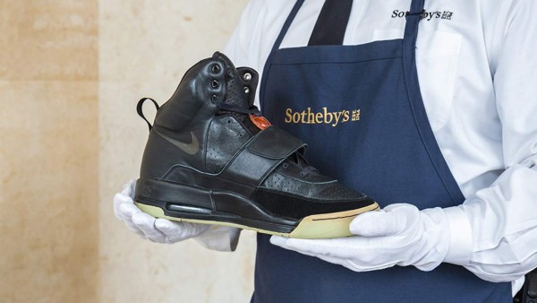 Sotheby's espera que unas zapatillas de Kanye West alcancen el millón de dólares