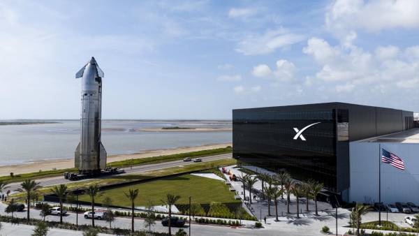 Elon Musk dijo que se cambiará el nombre de la compañía a “SpaceXSI”. Foto de cortesía