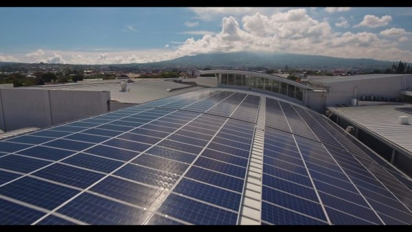 Inauguran sistema de generación solar más grande de Costa Rica en un solo techo