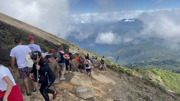 Amplían plazos y turistas podrán permanecer hasta seis meses en El Salvador