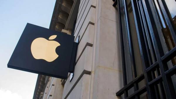 España multa con US$218 millones a Apple y Amazon por restringir la competencia