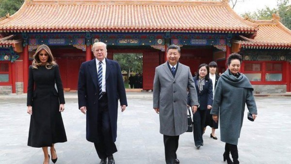 Xi recibe con pompa al presidente Trump en primer día de gira por Pekín