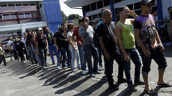 Nicaragua cierra paso a miles de cubanos ilegales y moviliza militares