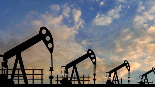 UE propone un embargo progresivo del petróleo ruso en nuevo paquete de sanciones