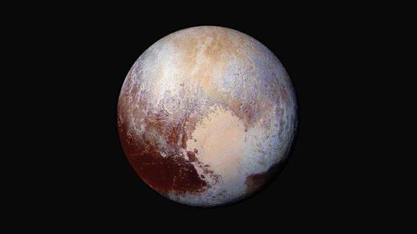 <i>Plutón tiene unos 2.250 kilómetro de diámetro, unos 1.200 menos que la Luna, y se encuentra a unos 5.800 millones de kilómetros del Sol. La temperatura media en su superficie es de -232 grados centígrados. Foto cortesía</i>