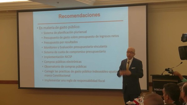 El Salvador a contrarreloj para solucionar sus problemas fiscales