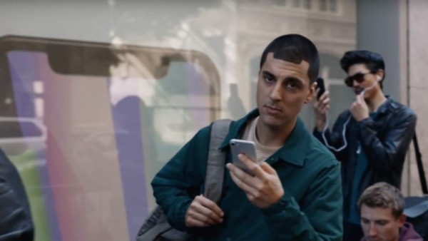 Samsung se burla del iPhone X