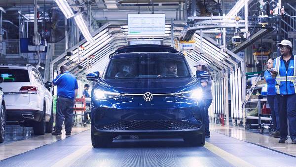 <i>Volkswagen afronta problemas debido a que los aranceles dificultan las ventas en EEUU y a la fuerte competencia en China, país que a su vez trata de vender sus automóviles en Europa. Foto de cortesía</i>