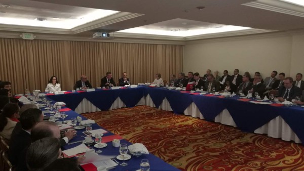 El Salvador a contrarreloj para solucionar sus problemas fiscales