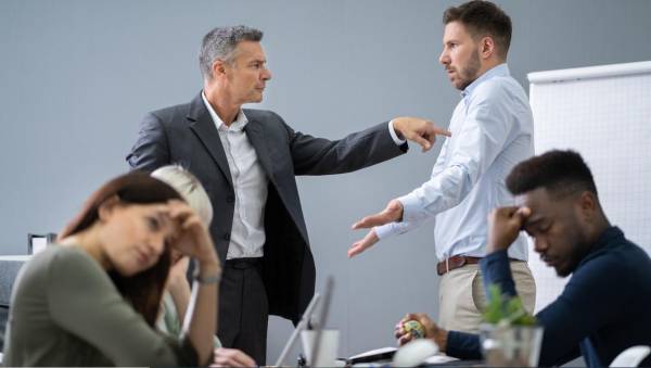 Siete frases ‘tóxicas’ de los jefes que pueden indicar el momento de dejar el trabajo