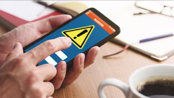 <i>Si el teléfono detecta algo que cree que puede ser un sismo (un fenómeno que no se puede pronosticar), envía una señal a su servidor de detección. Foto de iStock</i>