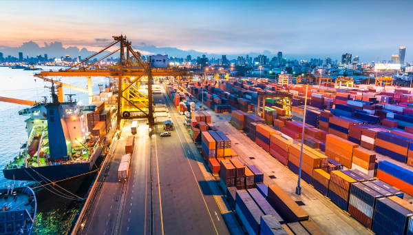 <i>El aumento de US$17.200 millones en las importaciones de bienes en agosto, hasta los US$342.200 millones, se debió sobre todo a un crecimiento de US$9.100 millones en los suministros y materiales industriales. Foto de iStock</i>