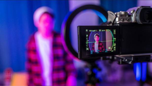 La plataforma de contenido afirmó que las nuevas funciones de IA también ayudarán a los creadores a monetizar mejor su contenido. Foto de iStock