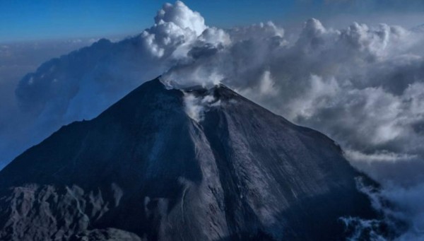 Guatemala: Incrementa la actividad en el volcán de Pacaya