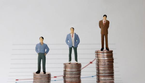 <i>A nivel estructural, el estudio identifica como un obstáculo para la prosperidad el bajo crecimiento económico crónico, con una expansión promedio proyectada de apenas 1.6 % anual entre 2017 y 2026. Foto de iStock</i>