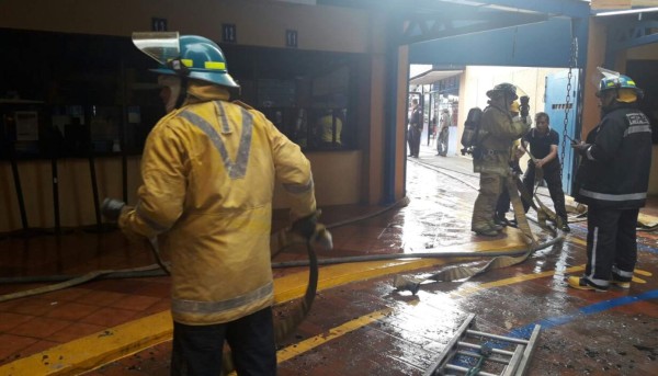El Salvador: 2 fallecidos por incendio en Ministerio de Hacienda
