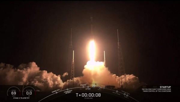 Elon Musk lanza 60 satélites para crear Starlink, su propia red de internet satelital
