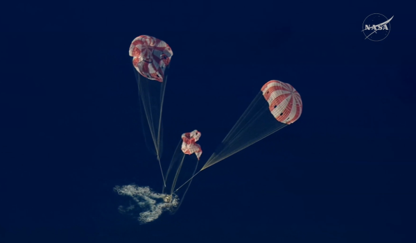 <i>La cápsula tripulada de Artemis II, que orbitó la Luna en una histórica misión, amerizó cerca de la costa de San Diego (California). Foto de cortesía</i>
